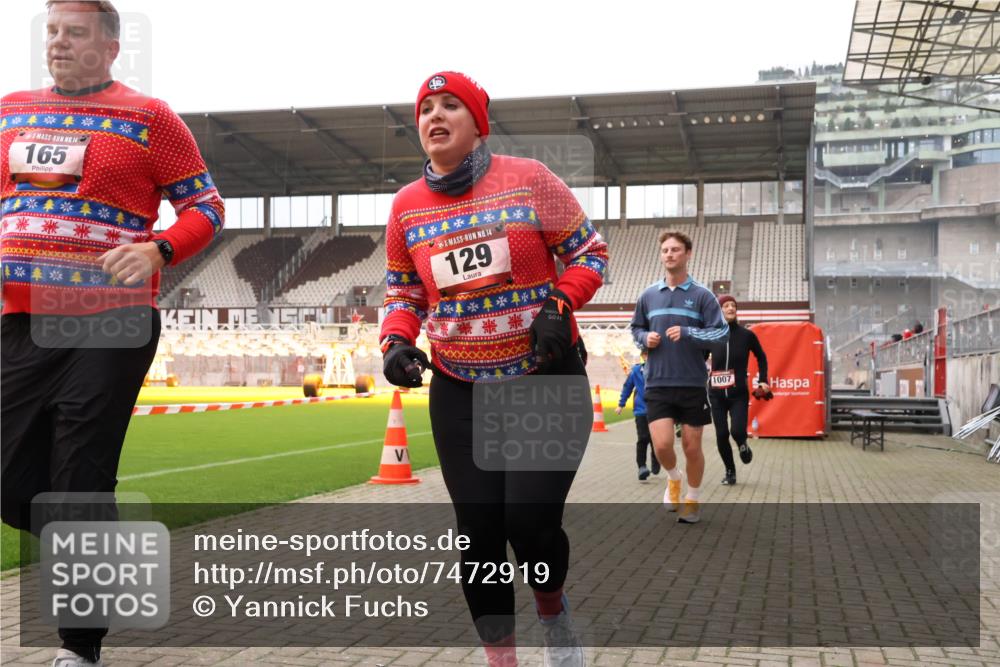 08.12.2024 - St. Pauli X-Mass-Run No. 14 Yannick Fuchs http://msf.ph/oto/7472919 08.12.2024 10:07:10 Ziel 129, 151, 165, 892, 1007, 1124, 1426, 1720, 2062, 2099, 2208, 2212, 2346, 2843, 2861, 2888, 3153, 3338, 3342 meine-sportfotos.de
