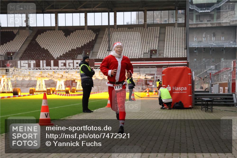 08.12.2024 - St. Pauli X-Mass-Run No. 14 Yannick Fuchs http://msf.ph/oto/7472921 08.12.2024 09:53:02 Ziel 1120 meine-sportfotos.de