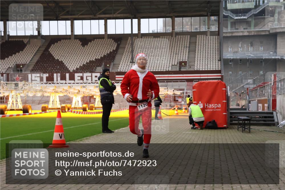 08.12.2024 - St. Pauli X-Mass-Run No. 14 Yannick Fuchs http://msf.ph/oto/7472923 08.12.2024 09:53:02 Ziel 1120 meine-sportfotos.de