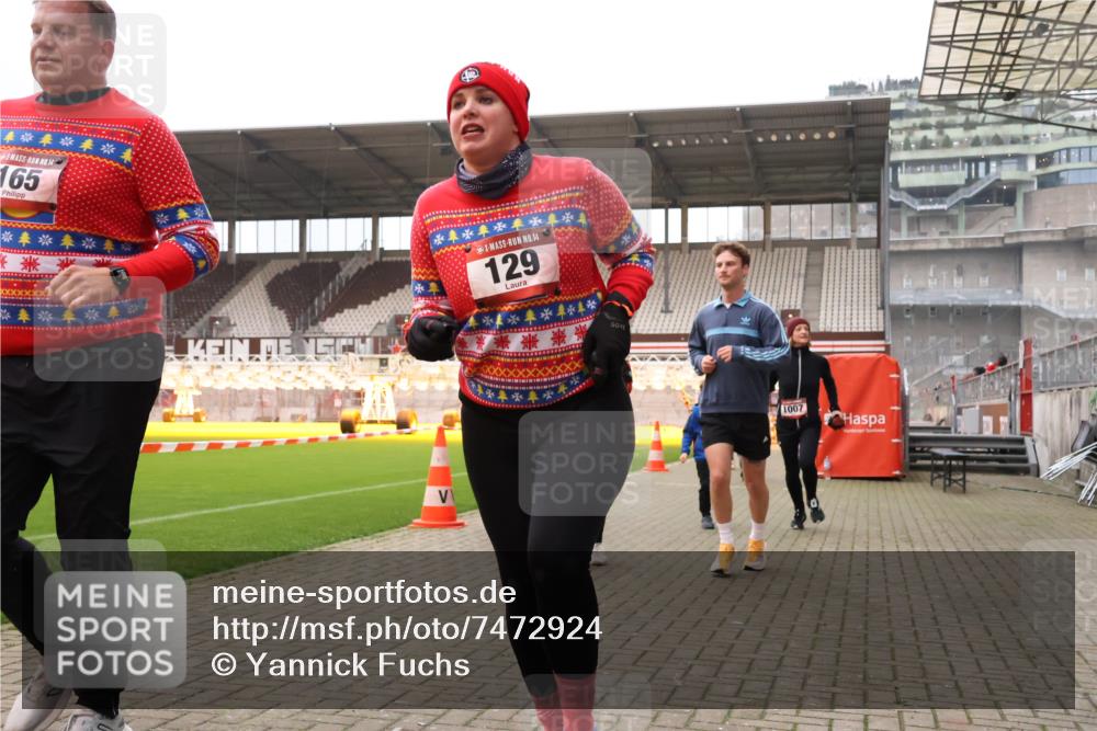 08.12.2024 - St. Pauli X-Mass-Run No. 14 Yannick Fuchs http://msf.ph/oto/7472924 08.12.2024 10:07:10 Ziel 129, 151, 165, 892, 1007, 1124, 1426, 1720, 2062, 2099, 2208, 2212, 2346, 2843, 2861, 2888, 3153, 3338, 3342 meine-sportfotos.de