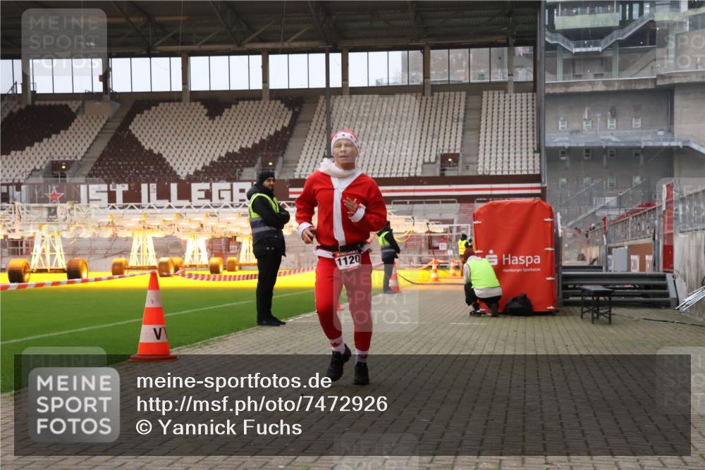 08.12.2024 - St. Pauli X-Mass-Run No. 14 Yannick Fuchs http://msf.ph/oto/7472926 08.12.2024 09:53:02 Ziel 1120 meine-sportfotos.de