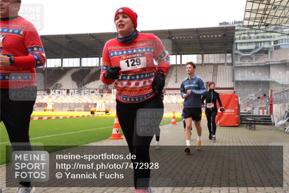 08.12.2024 - St. Pauli X-Mass-Run No. 14 Yannick Fuchs http://msf.ph/oto/7472928 08.12.2024 10:07:10 Ziel 129, 151, 165, 892, 1007, 1124, 1426, 1720, 2062, 2099, 2208, 2212, 2346, 2843, 2861, 2888, 3153, 3338, 3342 meine-sportfotos.de