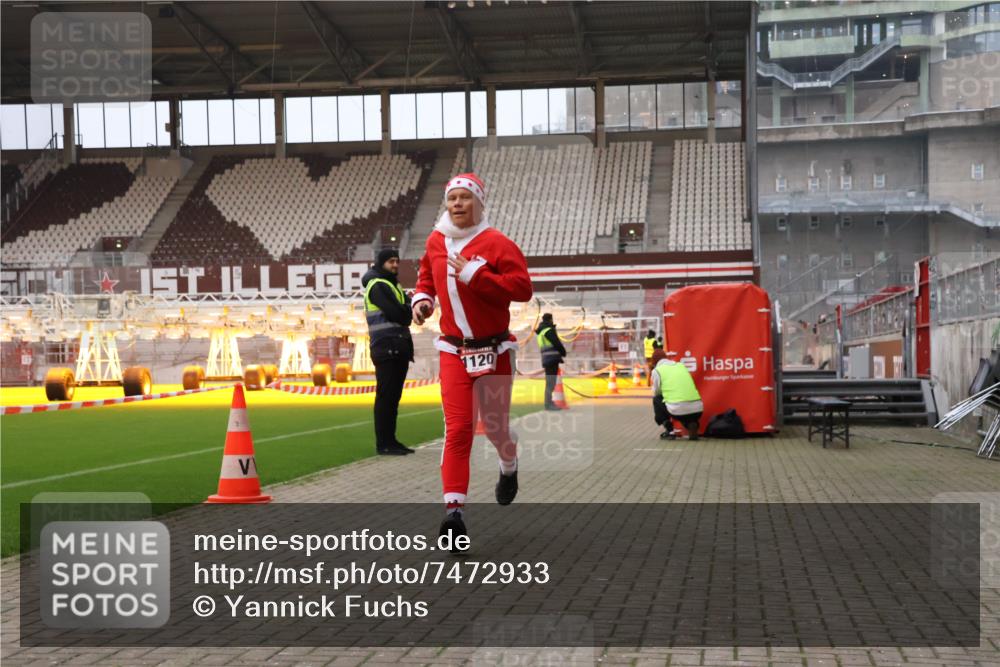 08.12.2024 - St. Pauli X-Mass-Run No. 14 Yannick Fuchs http://msf.ph/oto/7472933 08.12.2024 09:53:02 Ziel 1120 meine-sportfotos.de