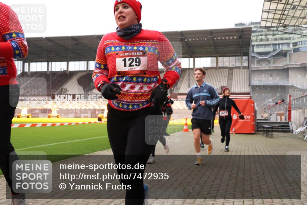 08.12.2024 - St. Pauli X-Mass-Run No. 14 Yannick Fuchs http://msf.ph/oto/7472935 08.12.2024 10:07:10 Ziel 129, 151, 165, 892, 1007, 1124, 1426, 1720, 2062, 2099, 2208, 2212, 2346, 2843, 2861, 2888, 3153, 3338, 3342 meine-sportfotos.de