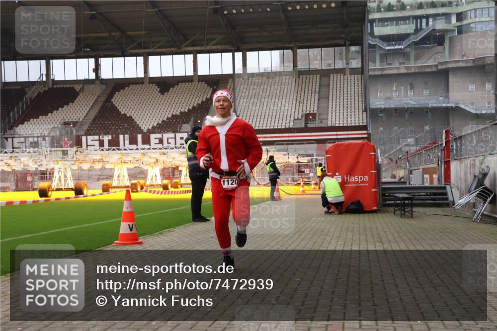 08.12.2024 - St. Pauli X-Mass-Run No. 14 Yannick Fuchs http://msf.ph/oto/7472939 08.12.2024 09:53:02 Ziel 1120 meine-sportfotos.de