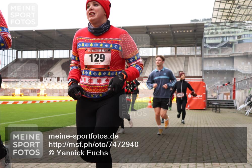 08.12.2024 - St. Pauli X-Mass-Run No. 14 Yannick Fuchs http://msf.ph/oto/7472940 08.12.2024 10:07:10 Ziel 129, 151, 165, 892, 1007, 1124, 1426, 1720, 2062, 2099, 2208, 2212, 2346, 2843, 2861, 2888, 3153, 3338, 3342 meine-sportfotos.de