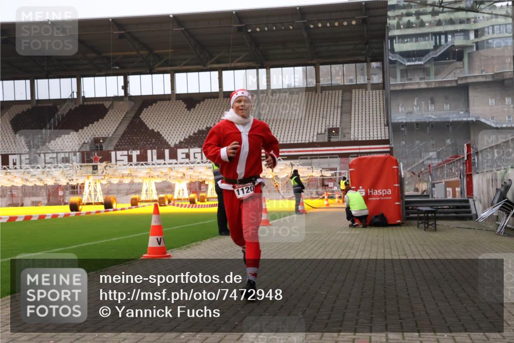 08.12.2024 - St. Pauli X-Mass-Run No. 14 Yannick Fuchs http://msf.ph/oto/7472948 08.12.2024 09:53:02 Ziel 1120 meine-sportfotos.de