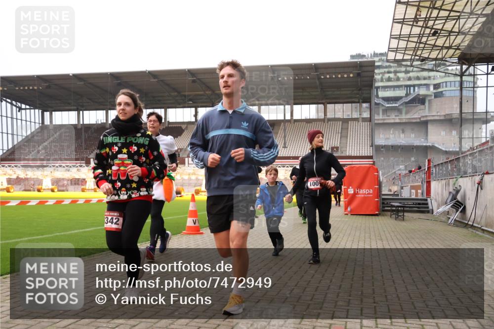 08.12.2024 - St. Pauli X-Mass-Run No. 14 Yannick Fuchs http://msf.ph/oto/7472949 08.12.2024 10:07:12 Ziel 129, 151, 165, 892, 1007, 1124, 1426, 1720, 2099, 2208, 2212, 2346, 2843, 2861, 2888, 3153, 3338, 3342 meine-sportfotos.de