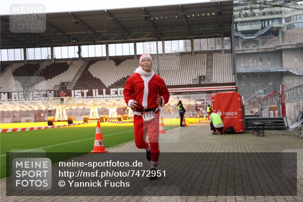 08.12.2024 - St. Pauli X-Mass-Run No. 14 Yannick Fuchs http://msf.ph/oto/7472951 08.12.2024 09:53:02 Ziel 1120 meine-sportfotos.de