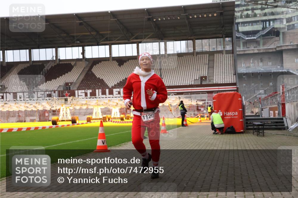 08.12.2024 - St. Pauli X-Mass-Run No. 14 Yannick Fuchs http://msf.ph/oto/7472955 08.12.2024 09:53:02 Ziel 1120 meine-sportfotos.de