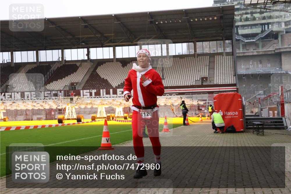 08.12.2024 - St. Pauli X-Mass-Run No. 14 Yannick Fuchs http://msf.ph/oto/7472960 08.12.2024 09:53:03 Ziel 1120 meine-sportfotos.de