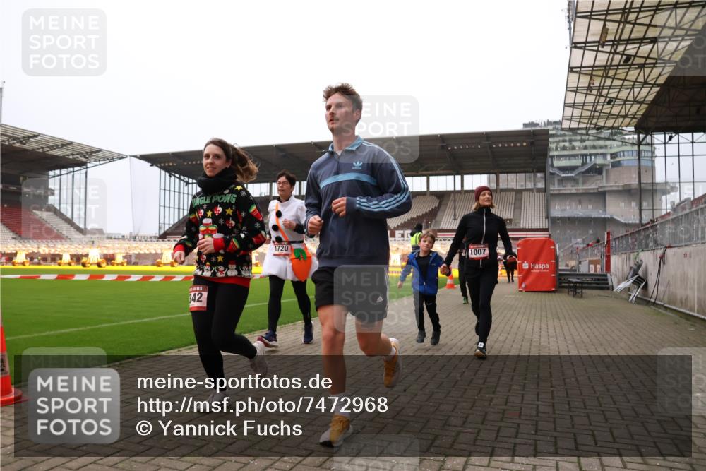 08.12.2024 - St. Pauli X-Mass-Run No. 14 Yannick Fuchs http://msf.ph/oto/7472968 08.12.2024 10:07:12 Ziel 129, 151, 165, 892, 1007, 1124, 1426, 1720, 2099, 2208, 2212, 2346, 2843, 2861, 2888, 3153, 3338, 3342 meine-sportfotos.de