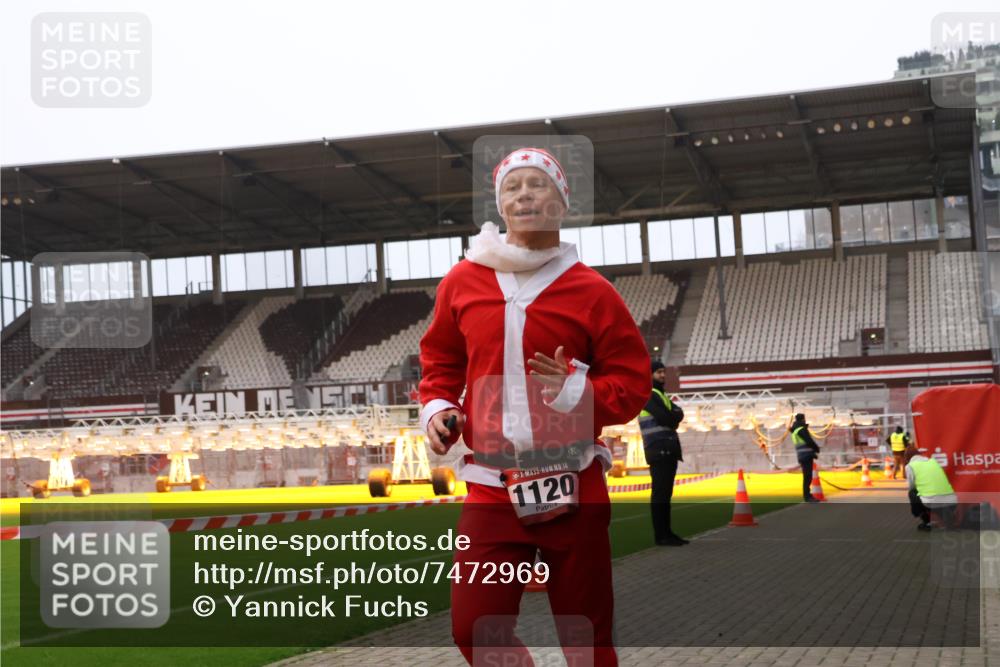 08.12.2024 - St. Pauli X-Mass-Run No. 14 Yannick Fuchs http://msf.ph/oto/7472969 08.12.2024 09:53:03 Ziel 1120 meine-sportfotos.de
