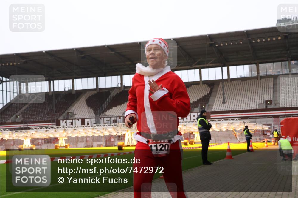 08.12.2024 - St. Pauli X-Mass-Run No. 14 Yannick Fuchs http://msf.ph/oto/7472972 08.12.2024 09:53:03 Ziel 1120 meine-sportfotos.de