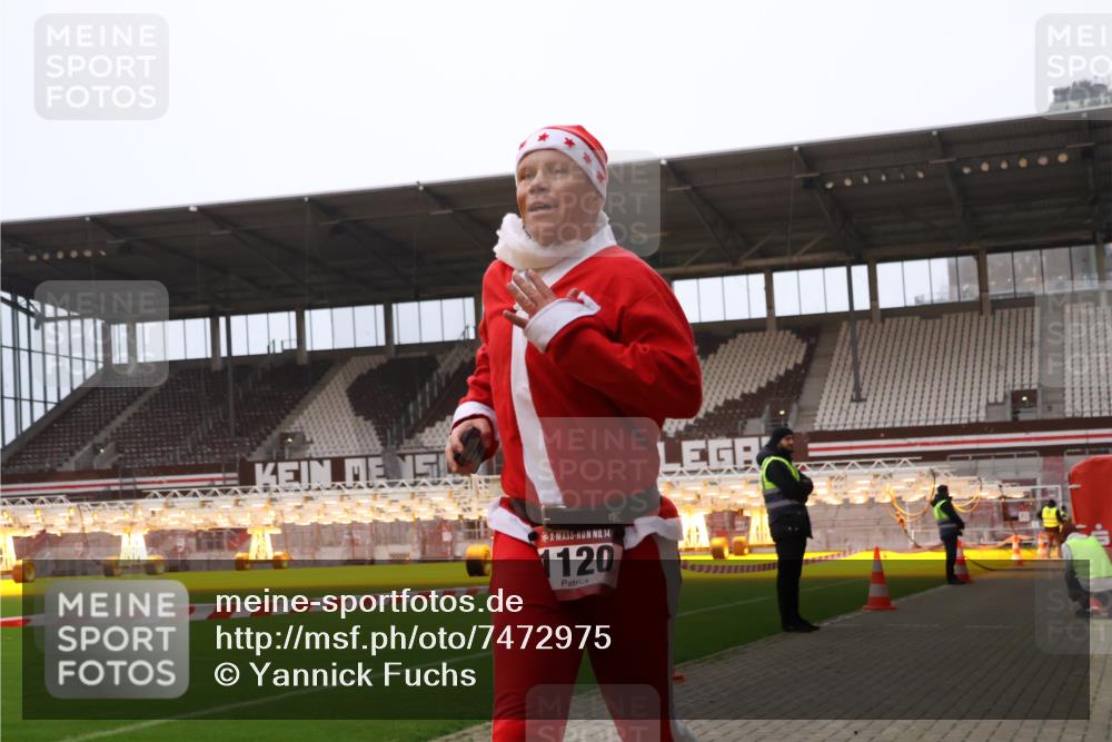 08.12.2024 - St. Pauli X-Mass-Run No. 14 Yannick Fuchs http://msf.ph/oto/7472975 08.12.2024 09:53:03 Ziel 1120 meine-sportfotos.de