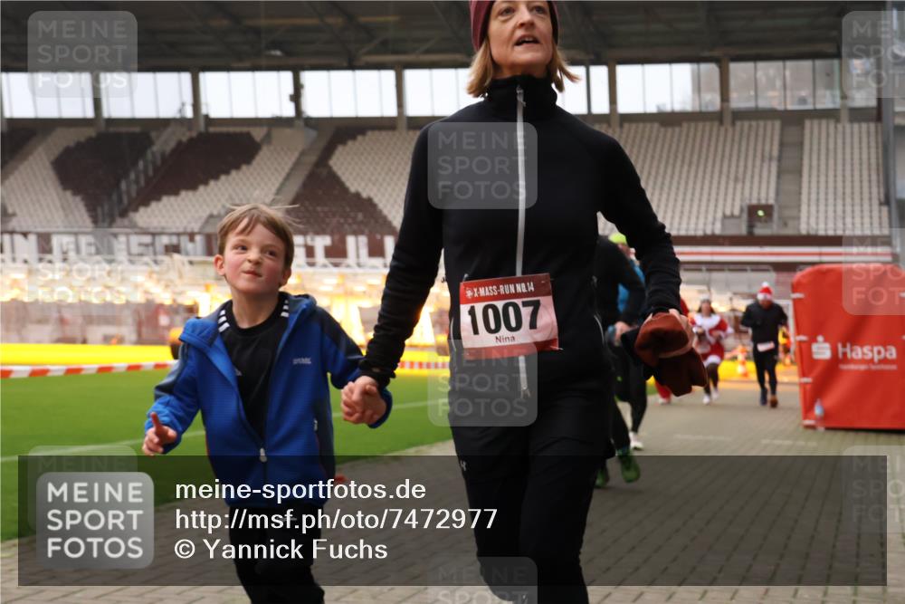 08.12.2024 - St. Pauli X-Mass-Run No. 14 Yannick Fuchs http://msf.ph/oto/7472977 08.12.2024 10:07:13 Ziel 129, 151, 165, 892, 1007, 1124, 1426, 1720, 2099, 2208, 2212, 2843, 2861, 2888, 3153, 3338, 3342 meine-sportfotos.de