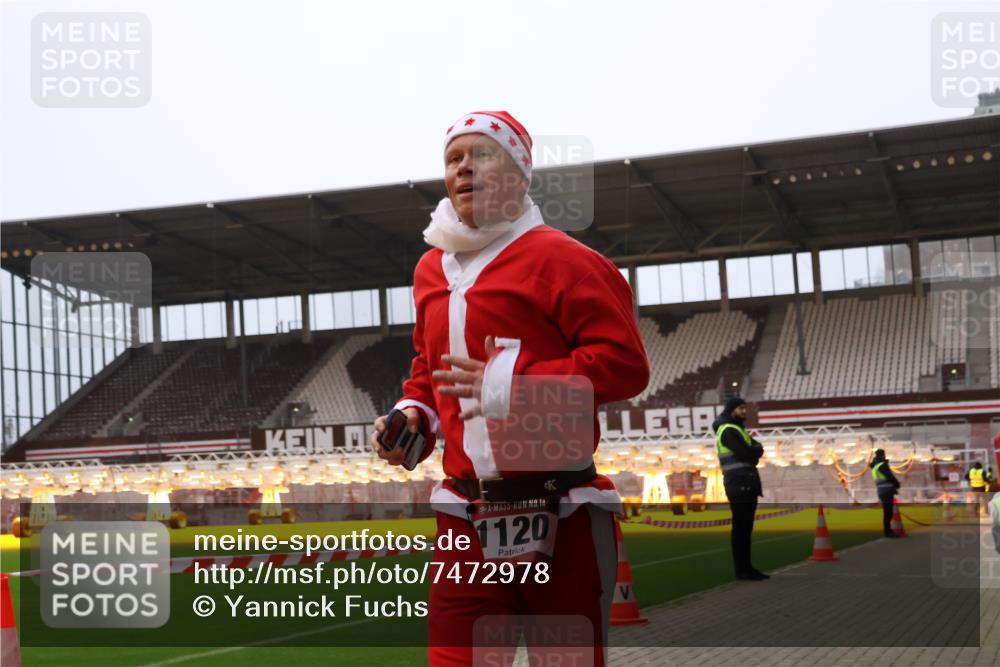 08.12.2024 - St. Pauli X-Mass-Run No. 14 Yannick Fuchs http://msf.ph/oto/7472978 08.12.2024 09:53:03 Ziel 1120 meine-sportfotos.de