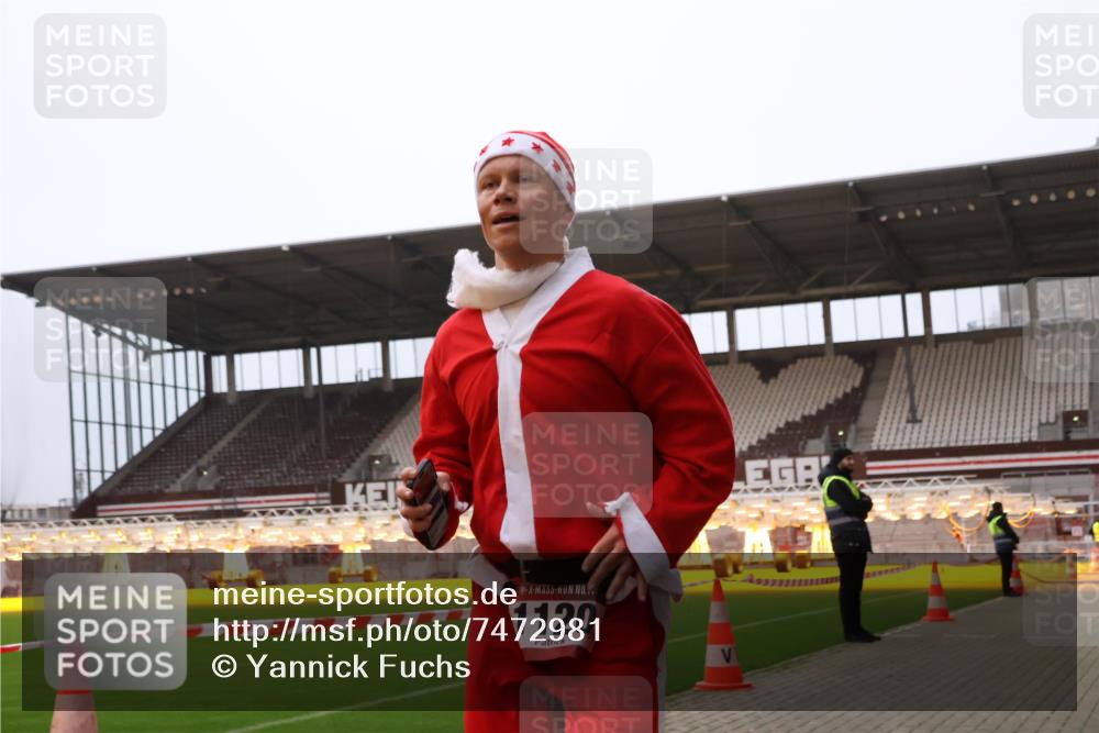 08.12.2024 - St. Pauli X-Mass-Run No. 14 Yannick Fuchs http://msf.ph/oto/7472981 08.12.2024 09:53:03 Ziel 1120 meine-sportfotos.de