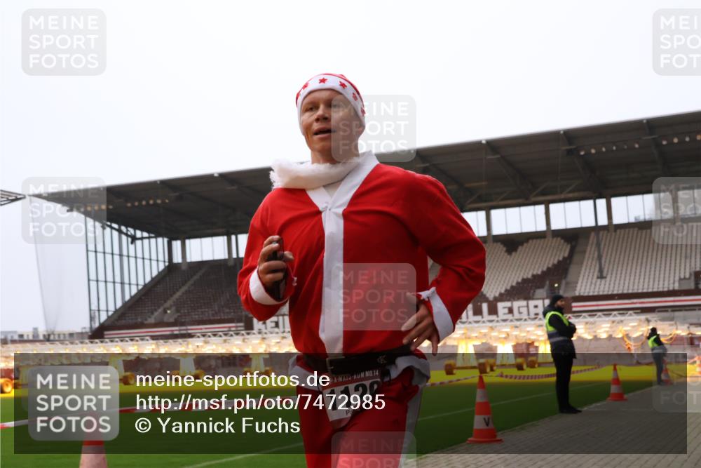 08.12.2024 - St. Pauli X-Mass-Run No. 14 Yannick Fuchs http://msf.ph/oto/7472985 08.12.2024 09:53:03 Ziel 1120 meine-sportfotos.de