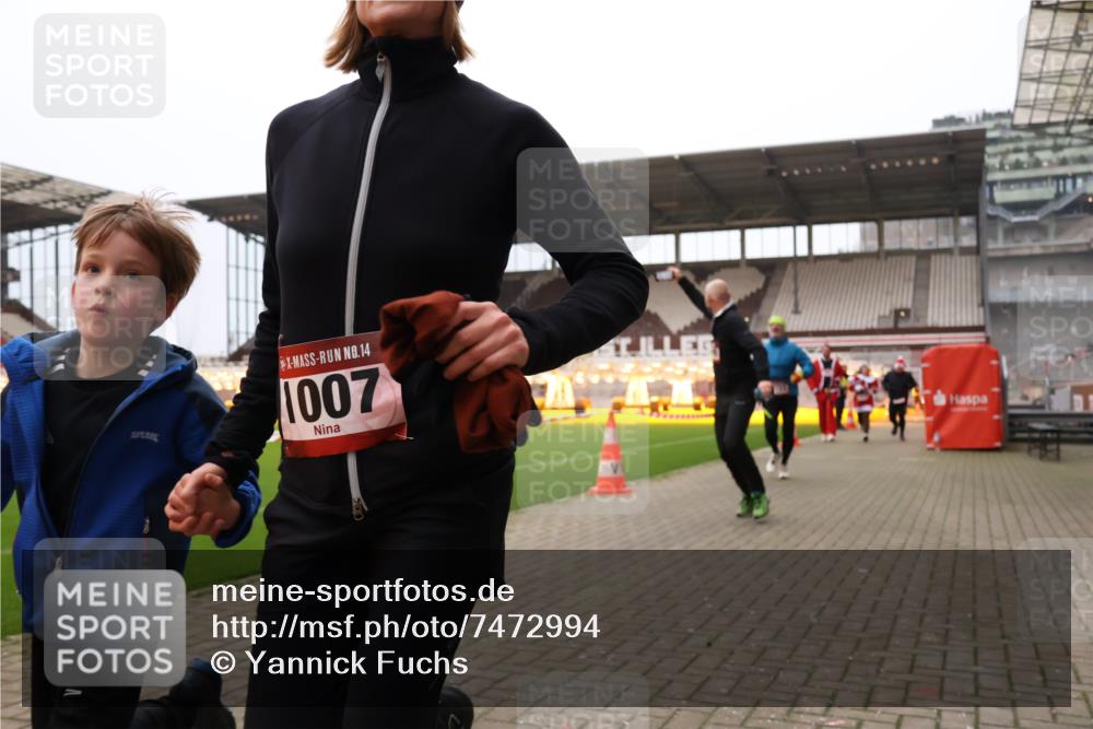 08.12.2024 - St. Pauli X-Mass-Run No. 14 Yannick Fuchs http://msf.ph/oto/7472994 08.12.2024 10:07:14 Ziel 129, 165, 892, 1007, 1124, 1426, 1720, 2099, 2208, 2843, 2861, 2888, 3153, 3338, 3342 meine-sportfotos.de