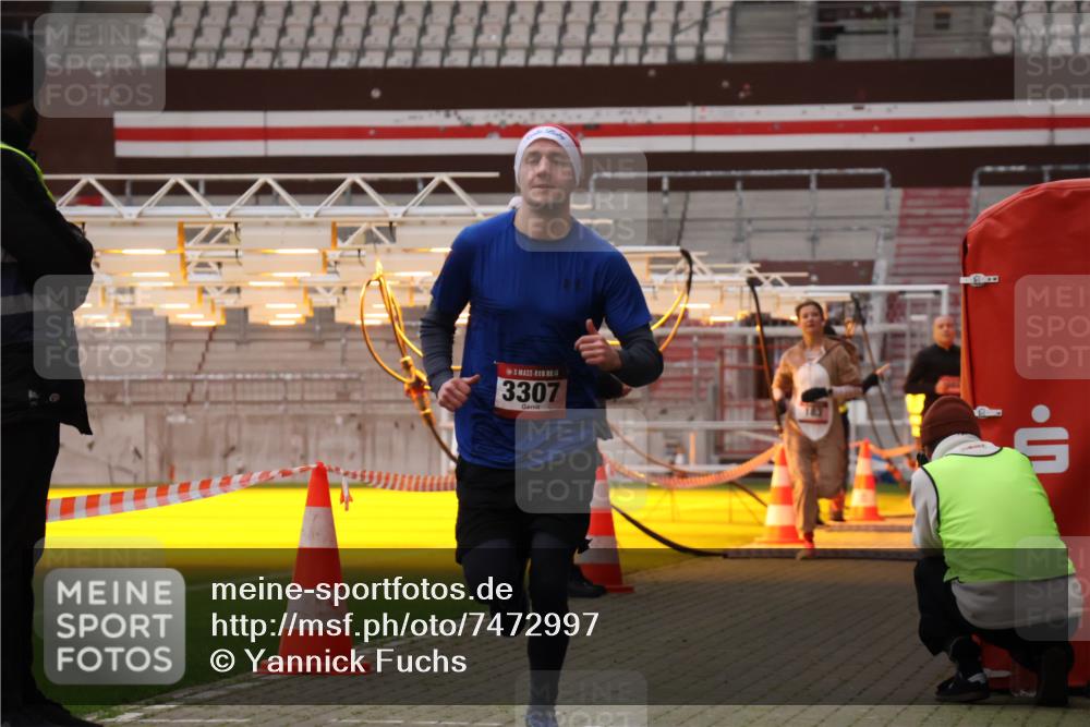 08.12.2024 - St. Pauli X-Mass-Run No. 14 Yannick Fuchs http://msf.ph/oto/7472997 08.12.2024 09:53:21 Ziel 183, 859, 2084, 3023, 3307 meine-sportfotos.de