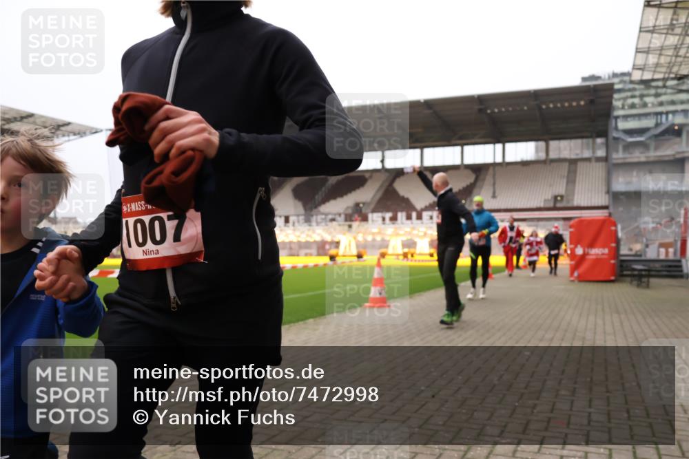 08.12.2024 - St. Pauli X-Mass-Run No. 14 Yannick Fuchs http://msf.ph/oto/7472998 08.12.2024 10:07:14 Ziel 129, 165, 892, 1007, 1124, 1426, 1720, 2099, 2208, 2843, 2861, 2888, 3153, 3338, 3342 meine-sportfotos.de