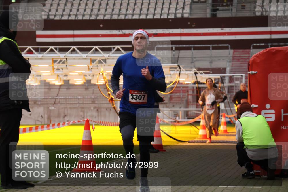 08.12.2024 - St. Pauli X-Mass-Run No. 14 Yannick Fuchs http://msf.ph/oto/7472999 08.12.2024 09:53:21 Ziel 183, 859, 2084, 3023, 3307 meine-sportfotos.de