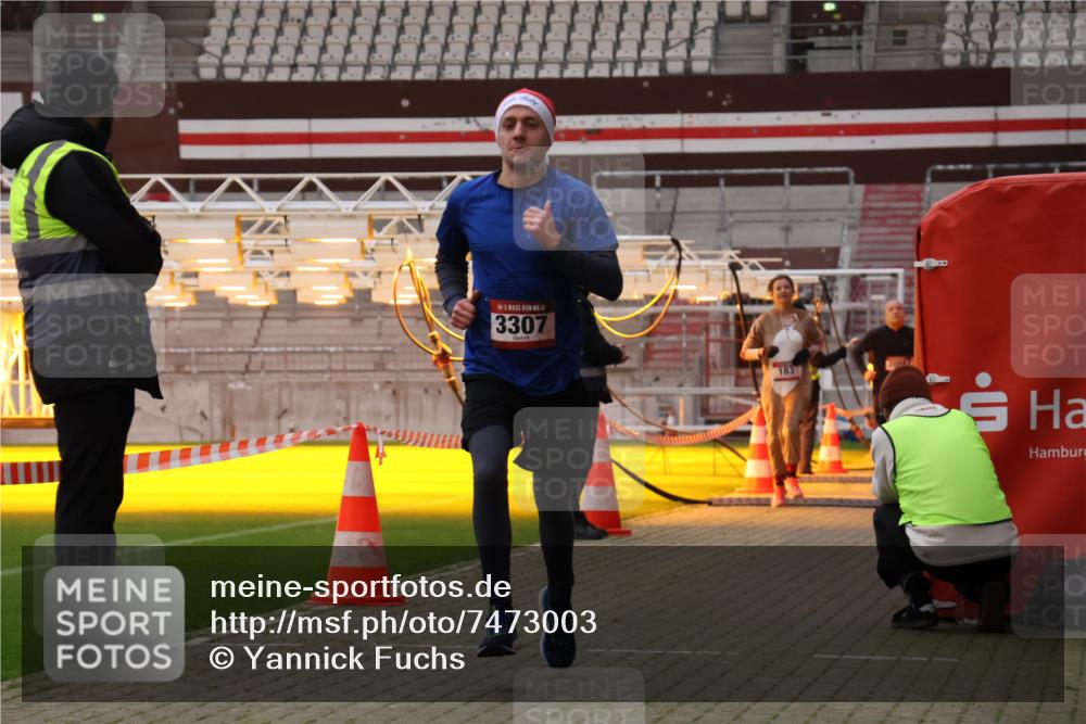 08.12.2024 - St. Pauli X-Mass-Run No. 14 Yannick Fuchs http://msf.ph/oto/7473003 08.12.2024 09:53:21 Ziel 183, 859, 2084, 3023, 3307 meine-sportfotos.de