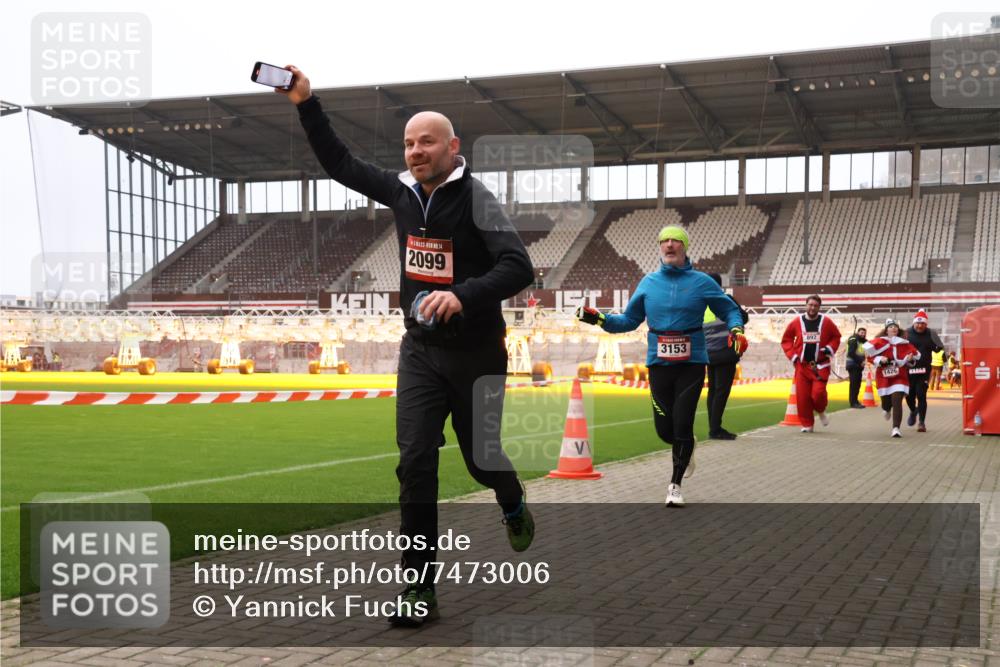 08.12.2024 - St. Pauli X-Mass-Run No. 14 Yannick Fuchs http://msf.ph/oto/7473006 08.12.2024 10:07:15 Ziel 129, 165, 892, 1007, 1124, 1426, 1720, 2099, 2208, 2843, 2861, 2888, 3153, 3338, 3342 meine-sportfotos.de
