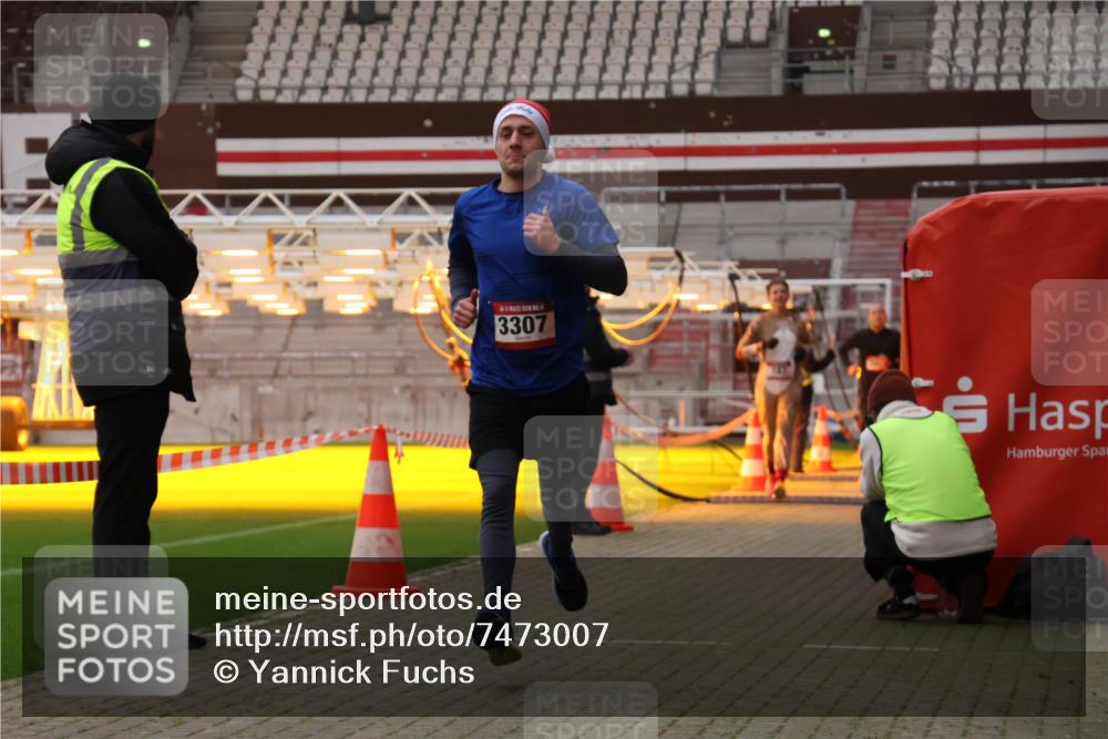 08.12.2024 - St. Pauli X-Mass-Run No. 14 Yannick Fuchs http://msf.ph/oto/7473007 08.12.2024 09:53:21 Ziel 183, 859, 2084, 3023, 3307 meine-sportfotos.de