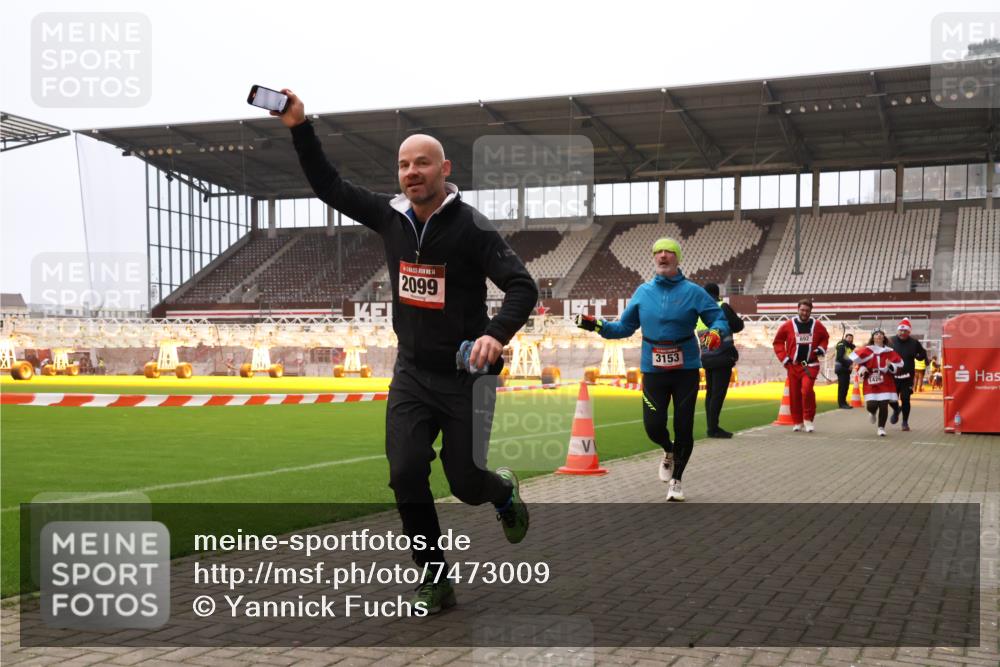 08.12.2024 - St. Pauli X-Mass-Run No. 14 Yannick Fuchs http://msf.ph/oto/7473009 08.12.2024 10:07:15 Ziel 129, 165, 892, 1007, 1124, 1426, 1720, 2099, 2208, 2843, 2861, 2888, 3153, 3338, 3342 meine-sportfotos.de