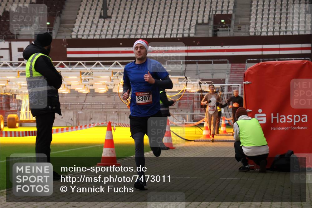 08.12.2024 - St. Pauli X-Mass-Run No. 14 Yannick Fuchs http://msf.ph/oto/7473011 08.12.2024 09:53:21 Ziel 183, 859, 2084, 3023, 3307 meine-sportfotos.de
