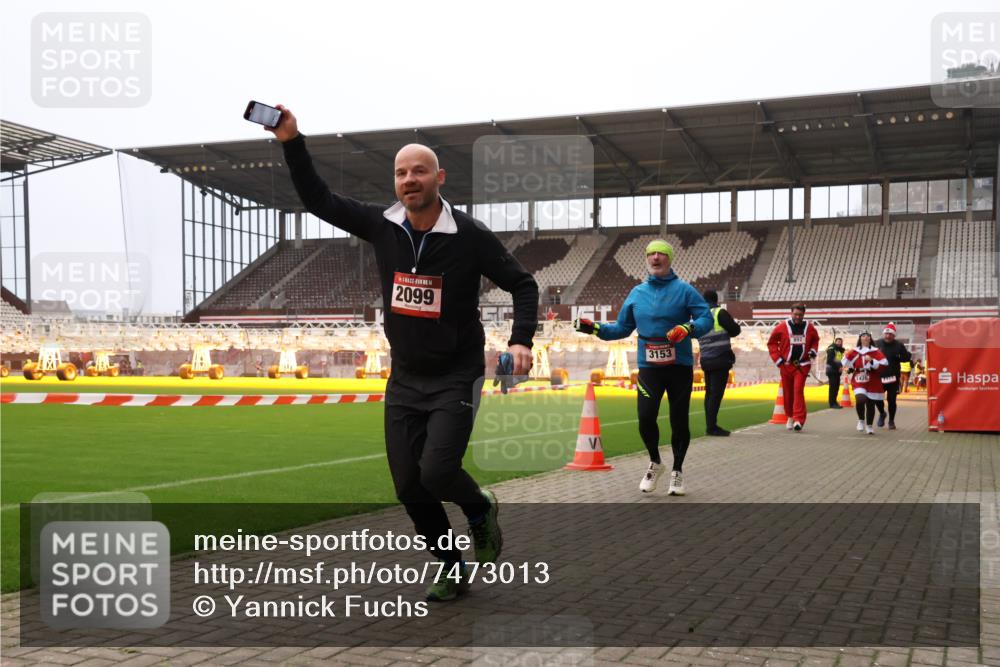 08.12.2024 - St. Pauli X-Mass-Run No. 14 Yannick Fuchs http://msf.ph/oto/7473013 08.12.2024 10:07:15 Ziel 129, 165, 892, 1007, 1124, 1426, 1720, 2099, 2208, 2843, 2861, 2888, 3153, 3338, 3342 meine-sportfotos.de