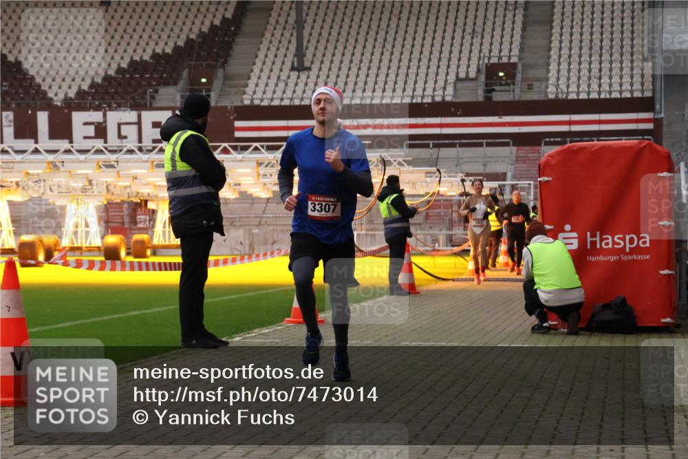 08.12.2024 - St. Pauli X-Mass-Run No. 14 Yannick Fuchs http://msf.ph/oto/7473014 08.12.2024 09:53:21 Ziel 183, 859, 2084, 3023, 3307 meine-sportfotos.de