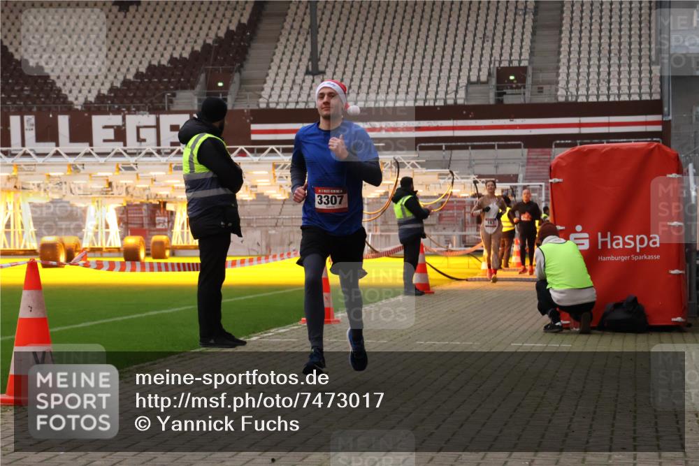 08.12.2024 - St. Pauli X-Mass-Run No. 14 Yannick Fuchs http://msf.ph/oto/7473017 08.12.2024 09:53:21 Ziel 183, 859, 2084, 3023, 3307 meine-sportfotos.de