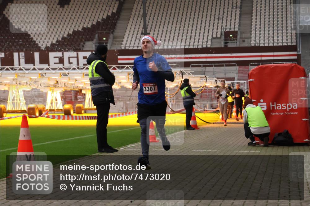 08.12.2024 - St. Pauli X-Mass-Run No. 14 Yannick Fuchs http://msf.ph/oto/7473020 08.12.2024 09:53:22 Ziel 183, 859, 2084, 3023, 3307 meine-sportfotos.de