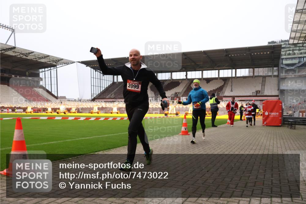 08.12.2024 - St. Pauli X-Mass-Run No. 14 Yannick Fuchs http://msf.ph/oto/7473022 08.12.2024 10:07:15 Ziel 129, 165, 892, 1007, 1124, 1426, 1720, 2099, 2208, 2843, 2861, 2888, 3153, 3338, 3342 meine-sportfotos.de