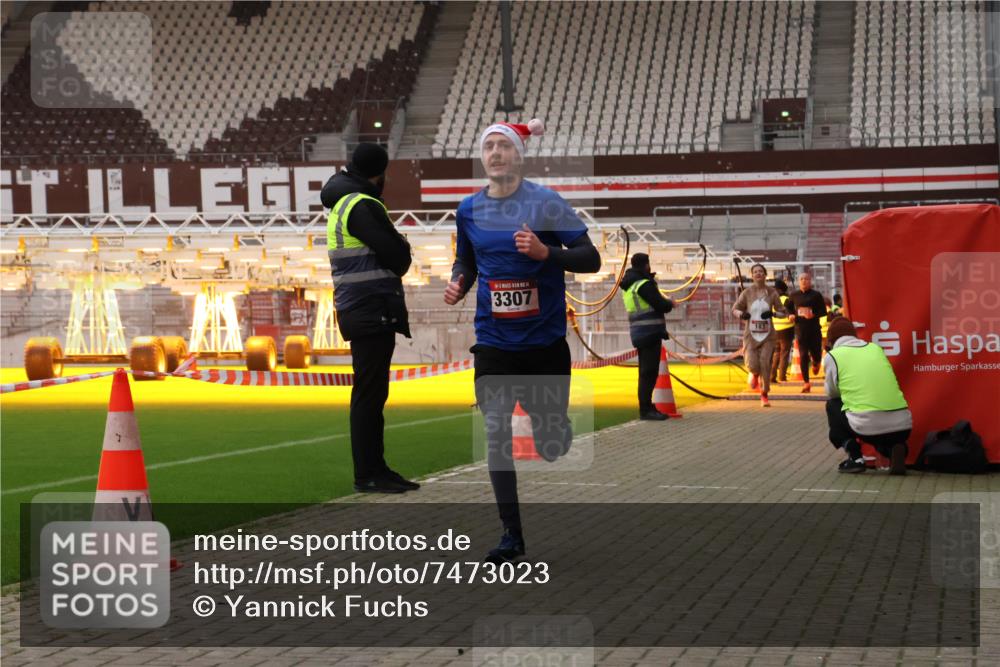 08.12.2024 - St. Pauli X-Mass-Run No. 14 Yannick Fuchs http://msf.ph/oto/7473023 08.12.2024 09:53:22 Ziel 183, 859, 2084, 3023, 3307 meine-sportfotos.de