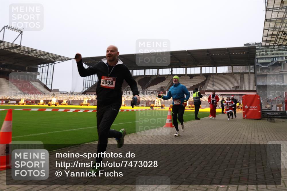 08.12.2024 - St. Pauli X-Mass-Run No. 14 Yannick Fuchs http://msf.ph/oto/7473028 08.12.2024 10:07:15 Ziel 129, 165, 892, 1007, 1124, 1426, 1720, 2099, 2208, 2843, 2861, 2888, 3153, 3338, 3342 meine-sportfotos.de