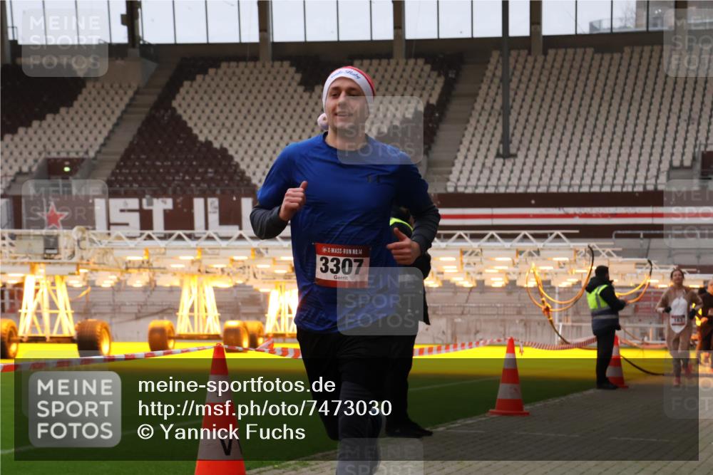 08.12.2024 - St. Pauli X-Mass-Run No. 14 Yannick Fuchs http://msf.ph/oto/7473030 08.12.2024 09:53:23 Ziel 183, 859, 2084, 2844, 3023, 3307 meine-sportfotos.de