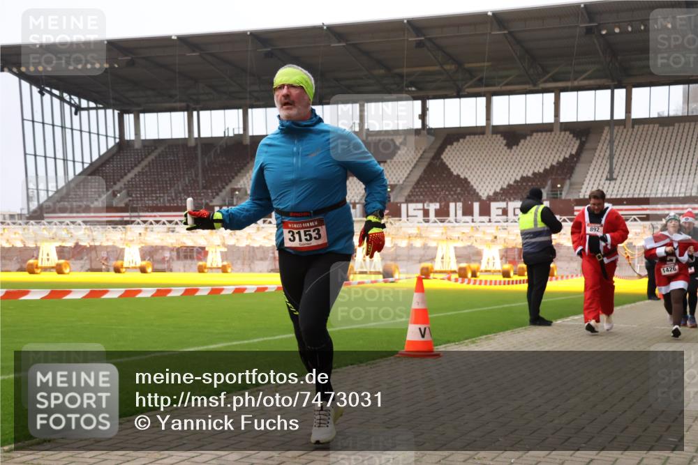 08.12.2024 - St. Pauli X-Mass-Run No. 14 Yannick Fuchs http://msf.ph/oto/7473031 08.12.2024 10:07:16 Ziel 129, 165, 892, 1007, 1124, 1426, 1720, 2099, 2208, 2843, 2861, 2888, 3153, 3338, 3342 meine-sportfotos.de