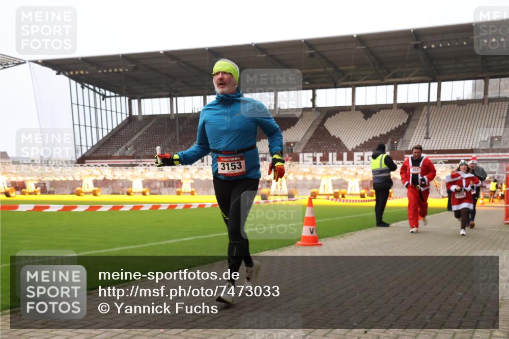 08.12.2024 - St. Pauli X-Mass-Run No. 14 Yannick Fuchs http://msf.ph/oto/7473033 08.12.2024 10:07:16 Ziel 129, 165, 892, 1007, 1124, 1426, 1720, 2099, 2208, 2843, 2861, 2888, 3153, 3338, 3342 meine-sportfotos.de