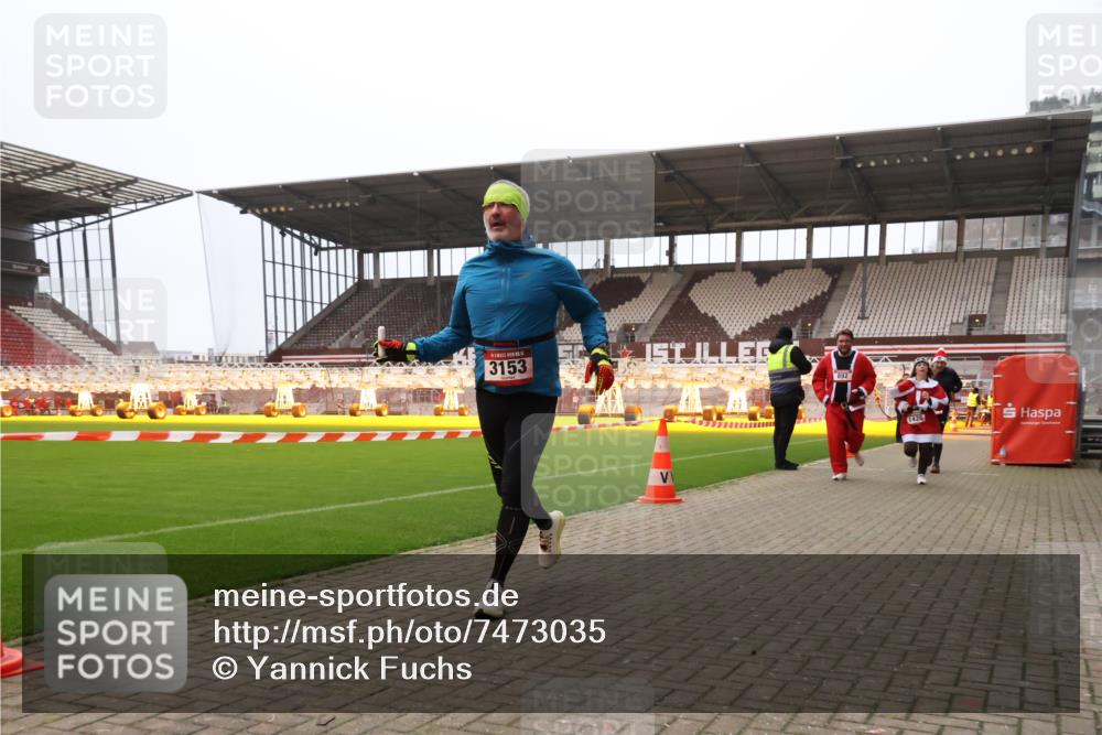 08.12.2024 - St. Pauli X-Mass-Run No. 14 Yannick Fuchs http://msf.ph/oto/7473035 08.12.2024 10:07:16 Ziel 129, 165, 892, 1007, 1124, 1426, 1720, 2099, 2208, 2843, 2861, 2888, 3153, 3338, 3342 meine-sportfotos.de