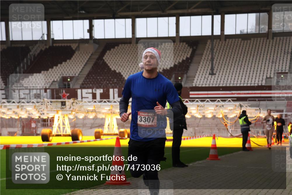 08.12.2024 - St. Pauli X-Mass-Run No. 14 Yannick Fuchs http://msf.ph/oto/7473036 08.12.2024 09:53:23 Ziel 183, 859, 2084, 2844, 3023, 3307 meine-sportfotos.de