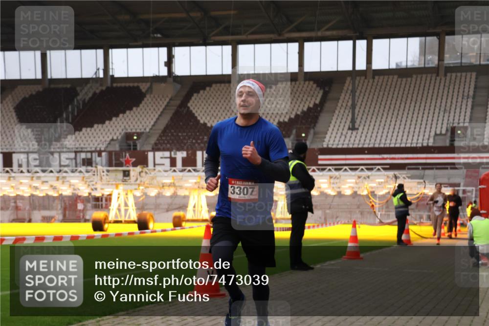 08.12.2024 - St. Pauli X-Mass-Run No. 14 Yannick Fuchs http://msf.ph/oto/7473039 08.12.2024 09:53:23 Ziel 183, 859, 2084, 2844, 3023, 3307 meine-sportfotos.de