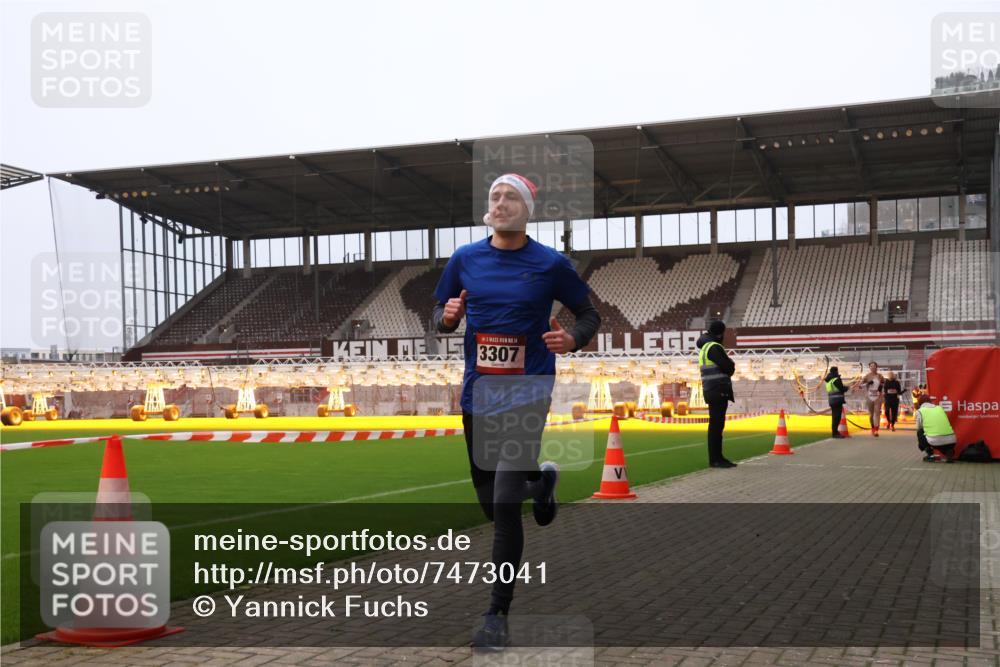 08.12.2024 - St. Pauli X-Mass-Run No. 14 Yannick Fuchs http://msf.ph/oto/7473041 08.12.2024 09:53:23 Ziel 183, 859, 2084, 2844, 3023, 3307 meine-sportfotos.de
