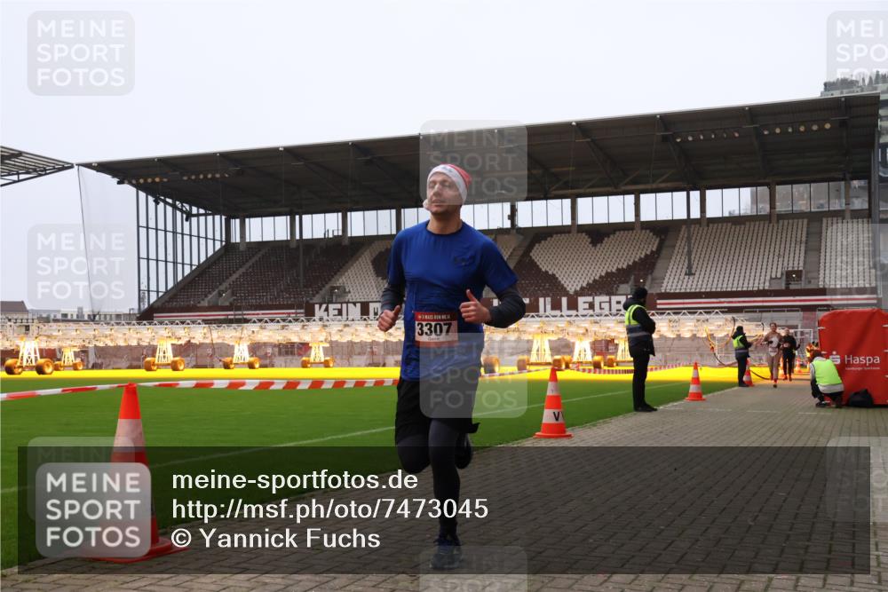 08.12.2024 - St. Pauli X-Mass-Run No. 14 Yannick Fuchs http://msf.ph/oto/7473045 08.12.2024 09:53:24 Ziel 183, 859, 2084, 2844, 3023, 3307 meine-sportfotos.de