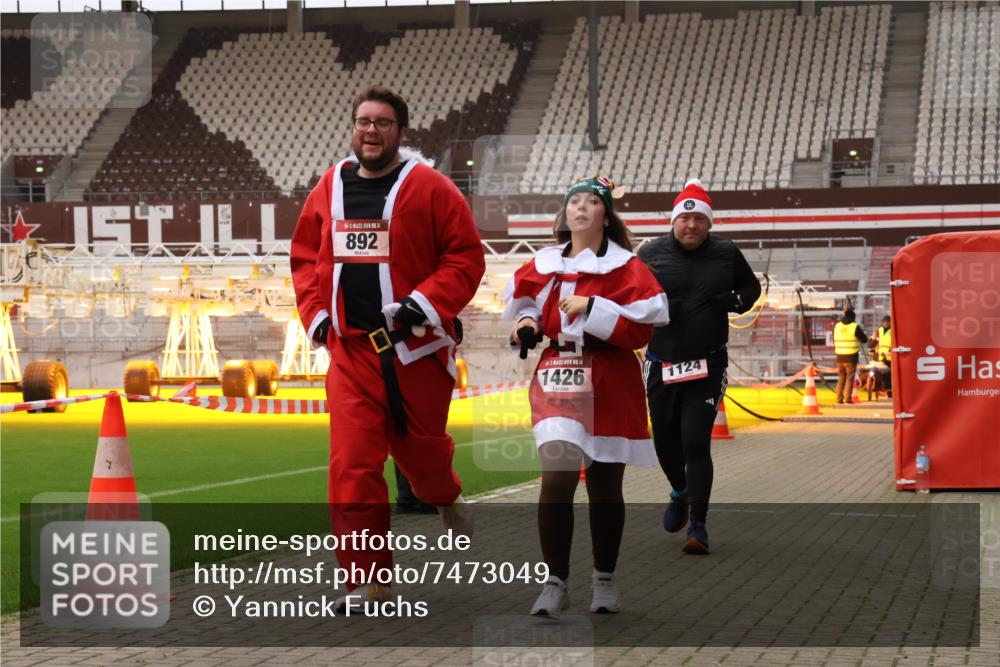 08.12.2024 - St. Pauli X-Mass-Run No. 14 Yannick Fuchs http://msf.ph/oto/7473049 08.12.2024 10:07:18 Ziel 129, 165, 892, 1007, 1124, 1426, 1720, 2099, 2208, 2843, 2861, 2888, 3153, 3338, 3342 meine-sportfotos.de