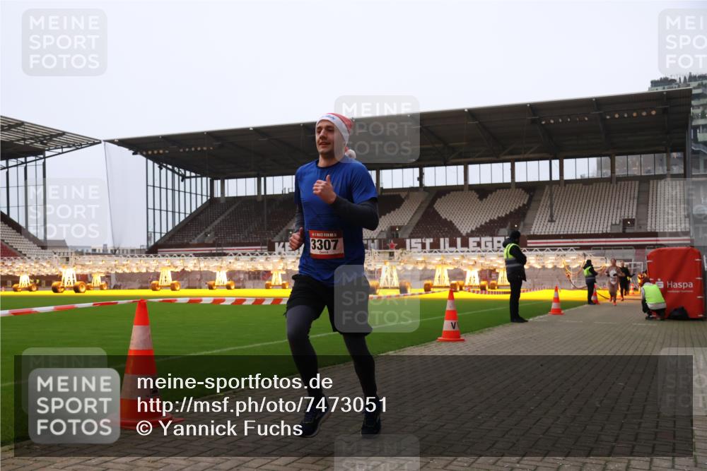 08.12.2024 - St. Pauli X-Mass-Run No. 14 Yannick Fuchs http://msf.ph/oto/7473051 08.12.2024 09:53:24 Ziel 183, 859, 2084, 2844, 3023, 3307 meine-sportfotos.de