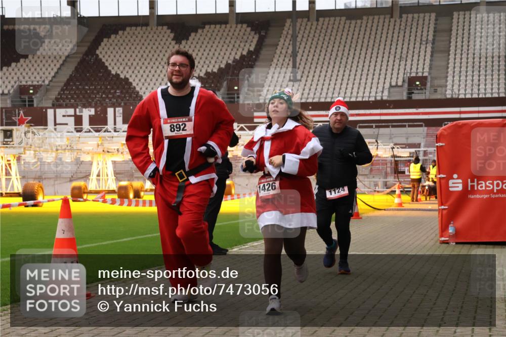 08.12.2024 - St. Pauli X-Mass-Run No. 14 Yannick Fuchs http://msf.ph/oto/7473056 08.12.2024 10:07:18 Ziel 129, 165, 892, 1007, 1124, 1426, 1720, 2099, 2208, 2843, 2861, 2888, 3153, 3338, 3342 meine-sportfotos.de